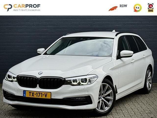 Wit Gebruikt 2018 BMW 520 Executive Stationwagen | € 27.650 (Eerlijke prijs) - Afbeelding 1/4