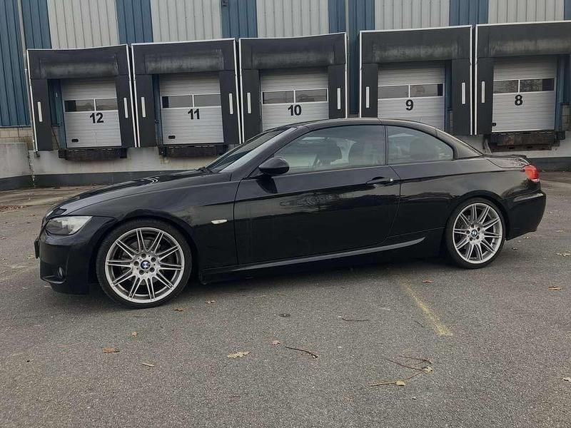 Zwart Occasion 2009 BMW 330 Cabriolet Cabriolet | € 10.950 (Super prijs) - Afbeelding 1/4