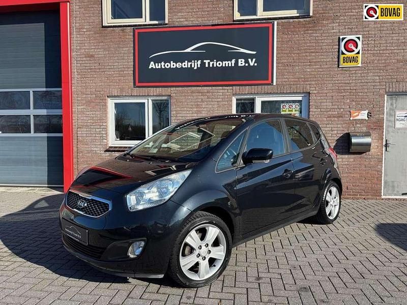 Zwart (metallic) Occasion 2011 Kia Venga Hatchback | € 5.995 (Eerlijke prijs) - Afbeelding 1/4