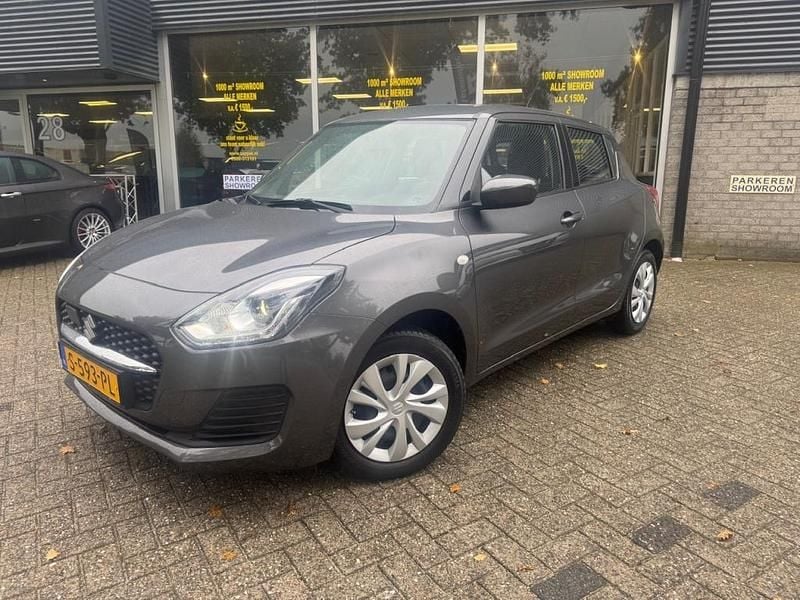 Grijs Gebruikt 2023 Suzuki Swift Comfort Hatchback | € 15.950 (Goede deal) - Afbeelding 1/4