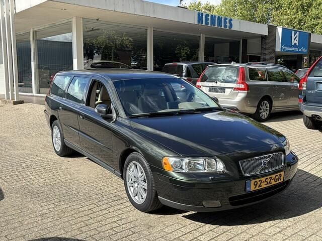 Groen, metallic lak Gebruikt 2006 Volvo V70 Stationwagen | € 5.950 (Duur) - Afbeelding 1/4