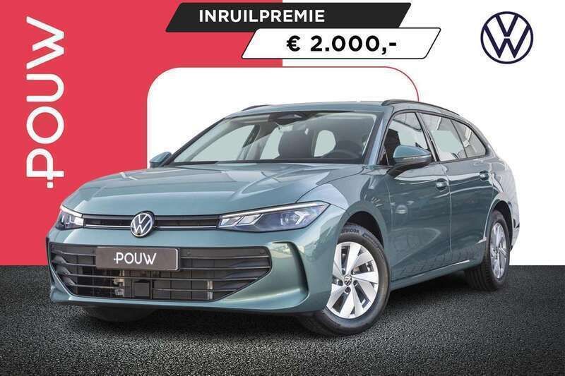 Groen, metallic lak Nieuw 2024 VW Passat Stationwagen | € 38.950 (Super prijs) - Afbeelding 1/4