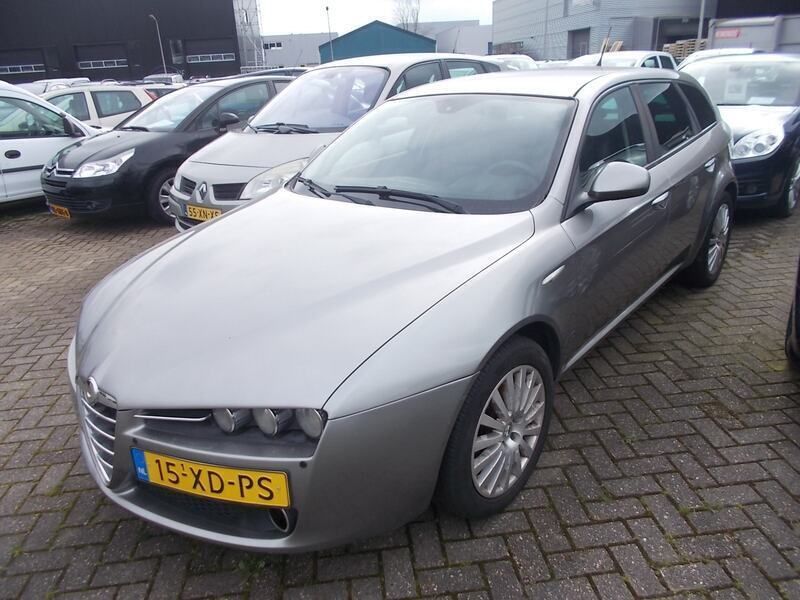 Grijs Gebruikt 2007 Alfa Romeo 159 Distinctive Stationwagen | € 2.995 (Eerlijke prijs) - Afbeelding 1/4