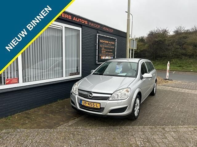 Grijs Gebruikt 2008 Opel Astra Essentia Stationwagen | € 1.599 (Goede deal) - Afbeelding 1/4