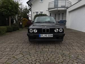 Zwart Gebruikt 1991 BMW 320 Sedan | € 14.999 - Afbeelding 1/4