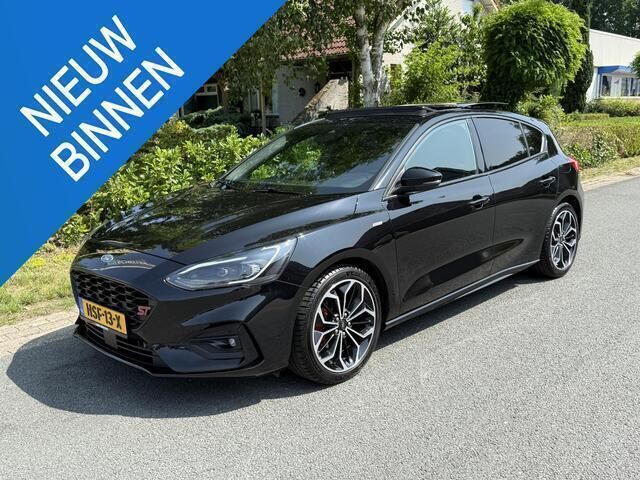 Zwart Gebruikt 2021 Ford Focus ST-Line X Hatchback | € 23.500 (Eerlijke prijs) - Afbeelding 1/4