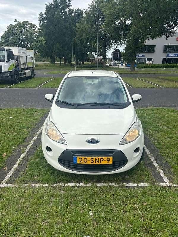 Wit Gebruikt 2011 Ford Ka Cool & Sound Edition Hatchback | € 2.500 (Eerlijke prijs) - Afbeelding 1/4