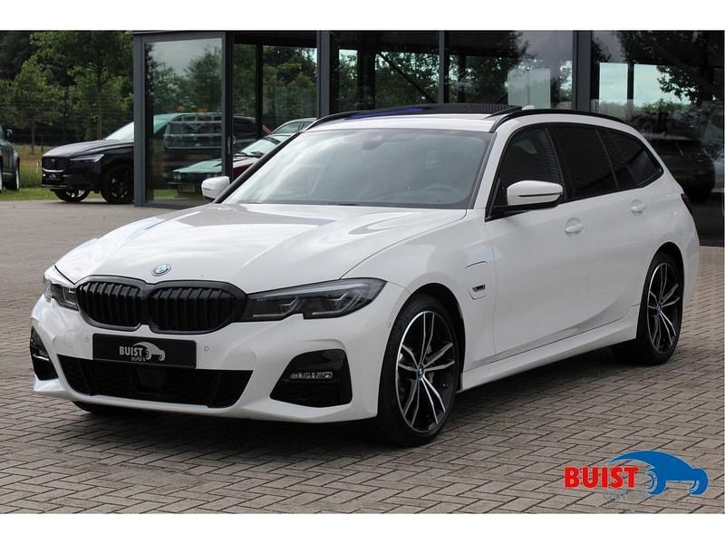 Wit Gebruikt 2021 BMW 330 M Sport Stationwagen | € 37.750 (Eerlijke prijs) - Afbeelding 1/4