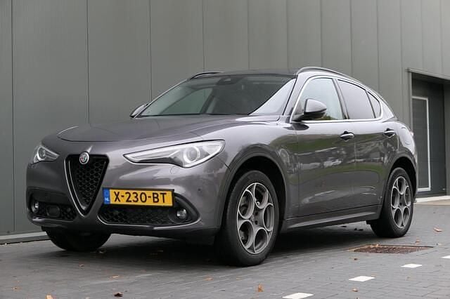 Grijs Gebruikt 2019 Alfa Romeo Stelvio Tech Edition SUV | € 31.940 (Super prijs) - Afbeelding 1/4