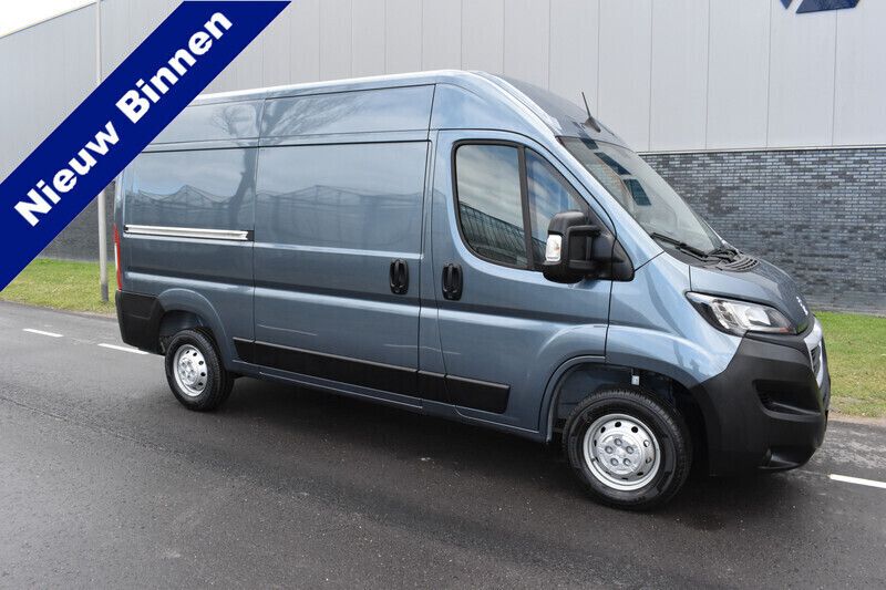 Grijs Gebruikt 2023 Peugeot Boxer Van | € 26.940 (Eerlijke prijs) - Afbeelding 1/4