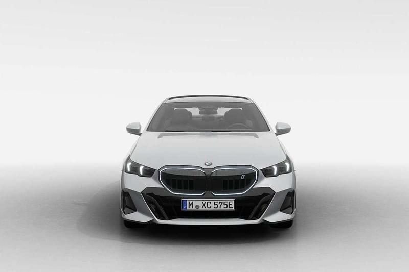 Nieuw BMW i5 Comfort Edition 289 kW (394 PK) 2025 M brooklyn grau Sedan