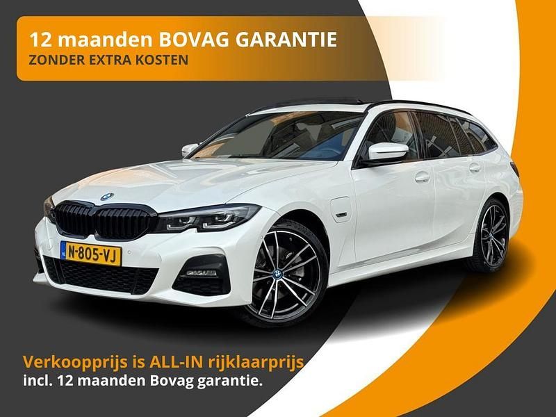 Wit Occasion 2022 BMW 320 Executive Stationwagen | € 28.400 (Iets duurder) - Afbeelding 1/4