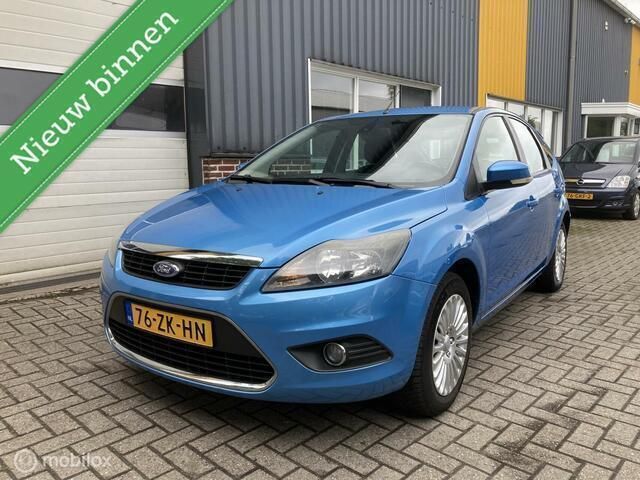 Blauw, metallic lak Gebruikt 2008 Ford Focus Titanium Hatchback | € 2.950 (Eerlijke prijs) - Afbeelding 1/4