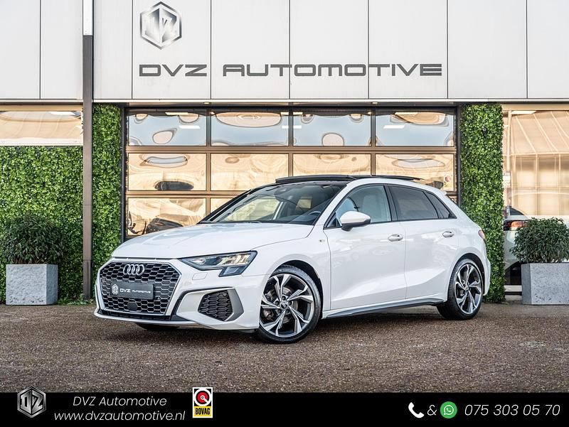Wit Gebruikt 2022 Audi A3 Sportback S-Line Hatchback | € 32.950 (Iets duurder) - Afbeelding 1/4