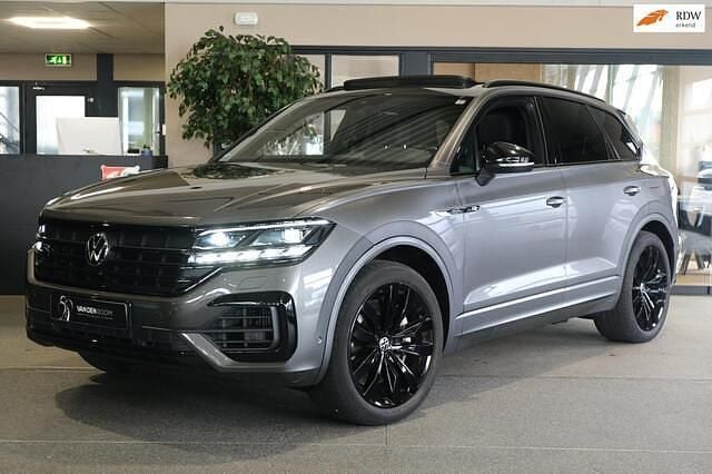 Grijs Gebruikt 2021 VW Touareg R SUV | € 58.950 (Goede deal) - Afbeelding 1/4