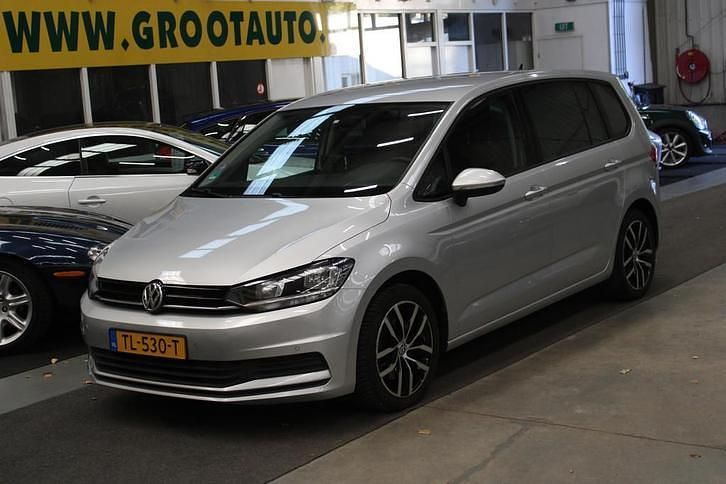 Grijs Gebruikt 2016 VW Touran MPV | € 12.944 (Eerlijke prijs) - Afbeelding 1/4