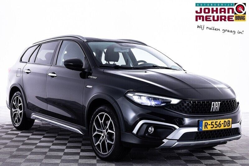 Zwart Gebruikt 2022 Fiat Tipo Cross Stationwagen | € 22.990 (Eerlijke prijs) - Afbeelding 1/4