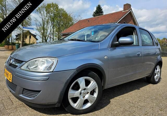 Grijs Gebruikt 2005 Opel Corsa Hatchback | € 1.595 (Eerlijke prijs) - Afbeelding 1/4