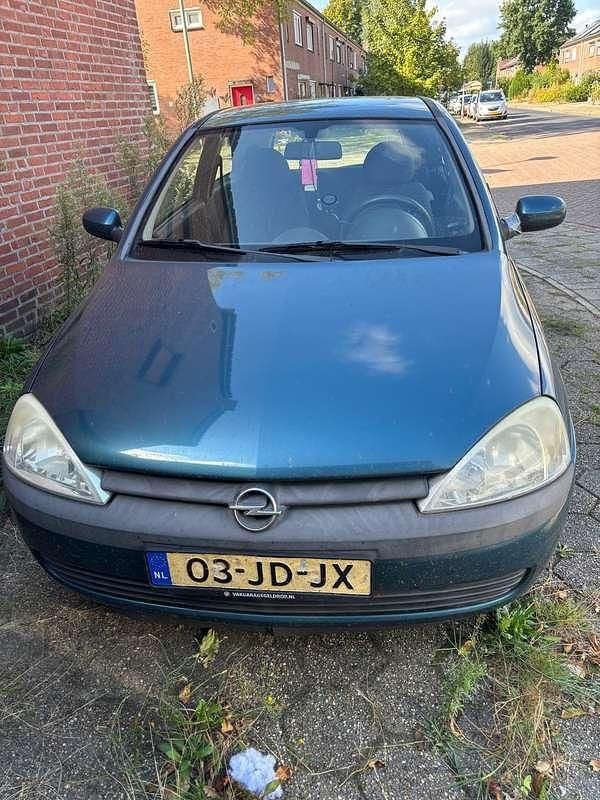 Groen Occasion 2002 Opel Corsa Comfort Hatchback | € 500 (Goede deal) - Afbeelding 1/4