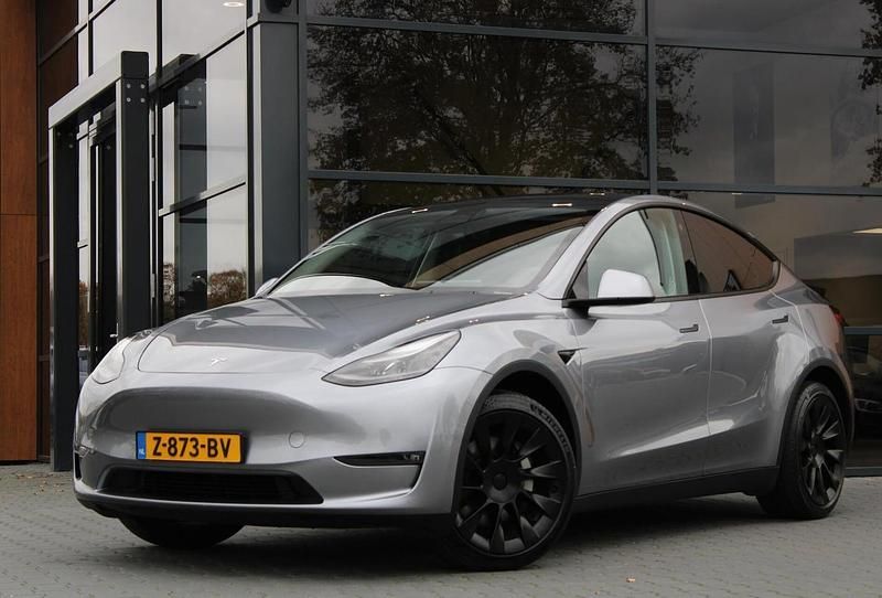 Grijs Gebruikt 2024 Tesla Model Y Long Range AWD SUV | € 40.950 (Eerlijke prijs) - Afbeelding 1/4