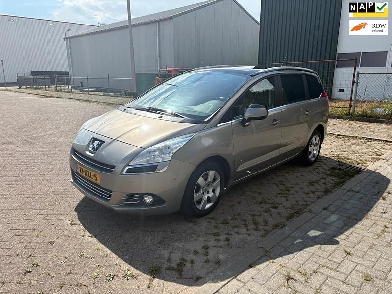 Grijs Gebruikt 2012 Peugeot 5008 Style MPV | € 5.950 (Eerlijke prijs) - Afbeelding 1/4