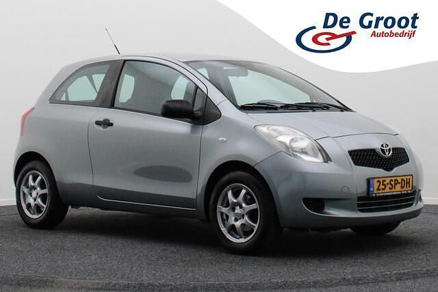 Grijs Gebruikt 2006 Toyota Yaris Terra Hatchback | € 2.950 (Eerlijke prijs) - Afbeelding 1/4