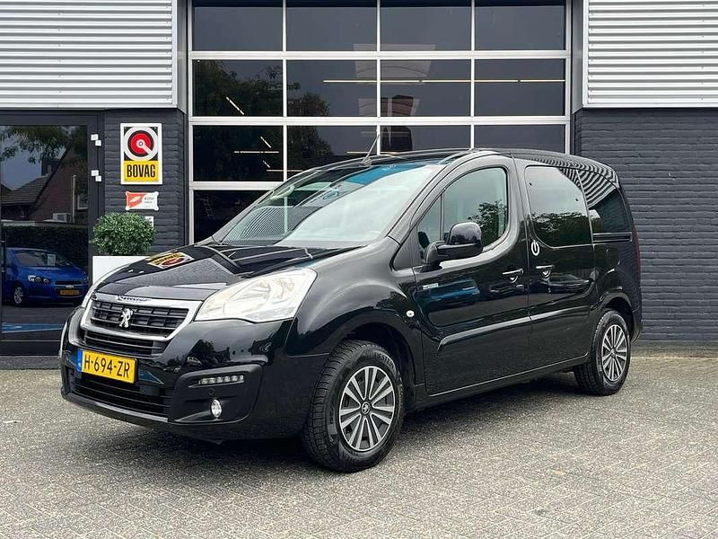 Zwart Gebruikt 2020 Peugeot Partner Tepee Active MPV | € 13.495 - Afbeelding 1/4