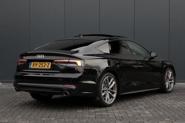 Zwart (metallic) Occasion 2018 Audi A5 Sportback S-Line Hatchback | € 23.950 (Iets duurder) - Afbeelding 1/4