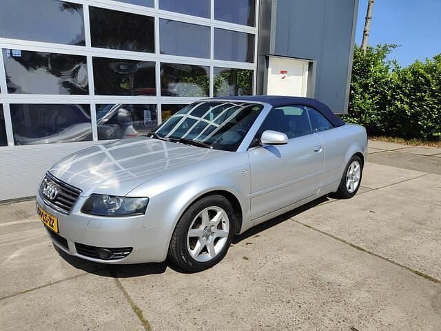 Grijs Gebruikt 2003 Audi A4 Cabriolet Exclusive Cabriolet | € 2.750 (Iets duurder) - Afbeelding 1/4