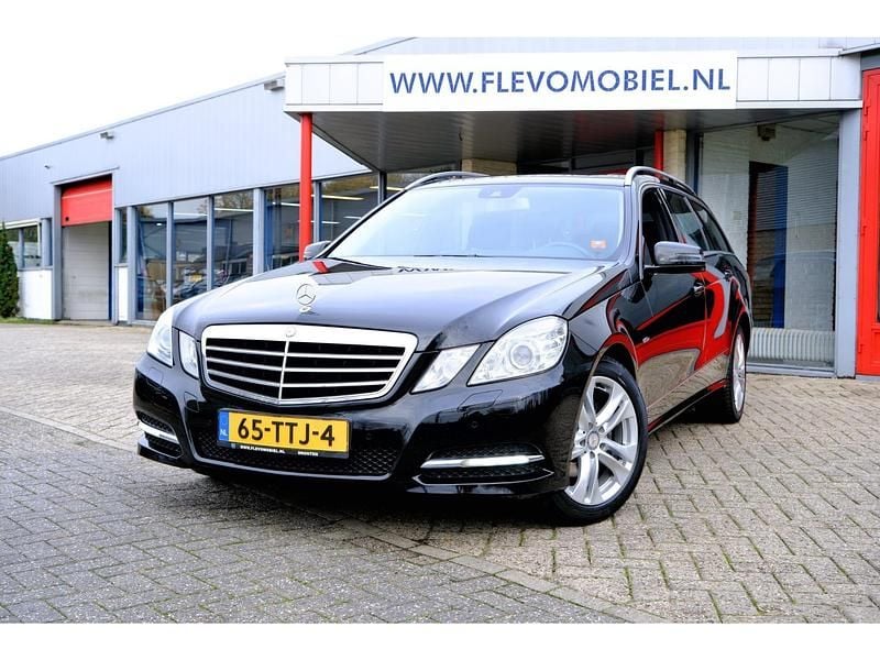 Zwart Gebruikt 2011 Mercedes E200 Avantgarde Stationwagen | € 8.450 (Goede deal) - Afbeelding 1/4
