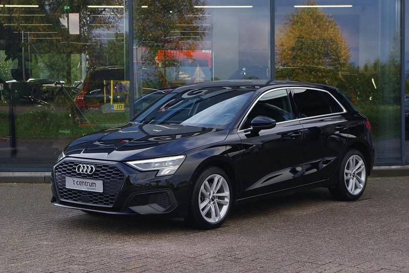 Zwart Gebruikt 2023 Audi A3 Sportback e-tron Advanced Hatchback | € 28.950 (Eerlijke prijs) - Afbeelding 1/4