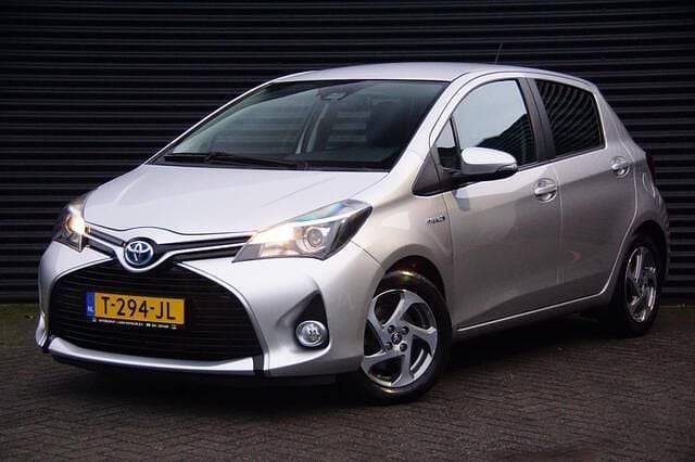 Occasion Toyota Yaris Trend 74 PK (54 kW) 2017 Grijs Hatchback