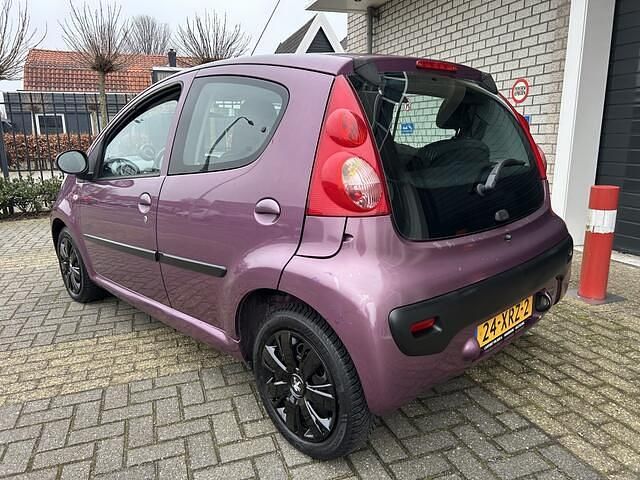 Occasion Peugeot 107 68 PK (50 kW) 2012 Paars Hatchback