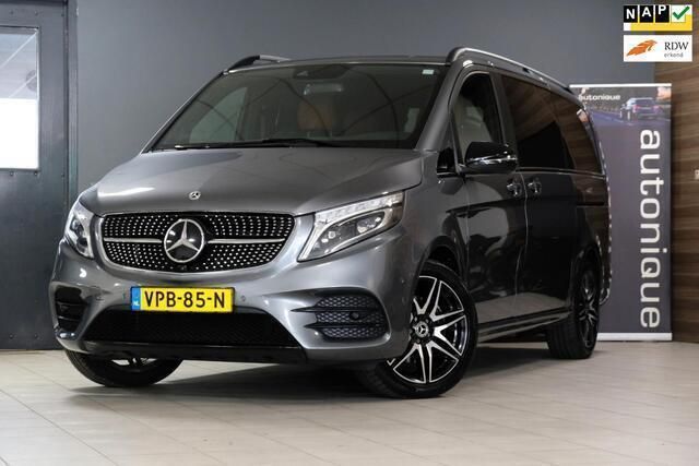 Grijs Gebruikt 2022 Mercedes V300 AMG MPV | € 57.995 (Eerlijke prijs) - Afbeelding 1/4