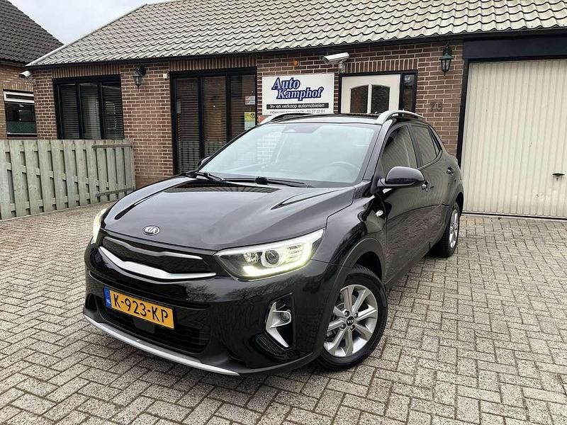 Zwart (metallic) Occasion 2021 Kia Stonic SUV | € 14.450 (Goede deal) - Afbeelding 1/4