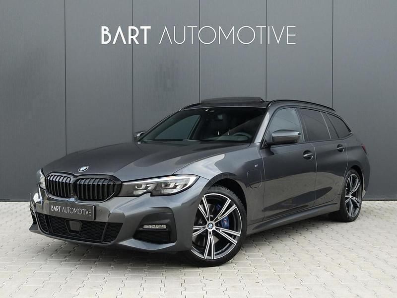 Grijs Gebruikt 2020 BMW 330e M Sport Stationwagen | € 33.500 (Duur) - Afbeelding 1/4