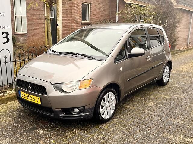 Grijs (metallic) Occasion 2010 Mitsubishi Colt Edition Hatchback | € 4.950 (Eerlijke prijs) - Afbeelding 1/4