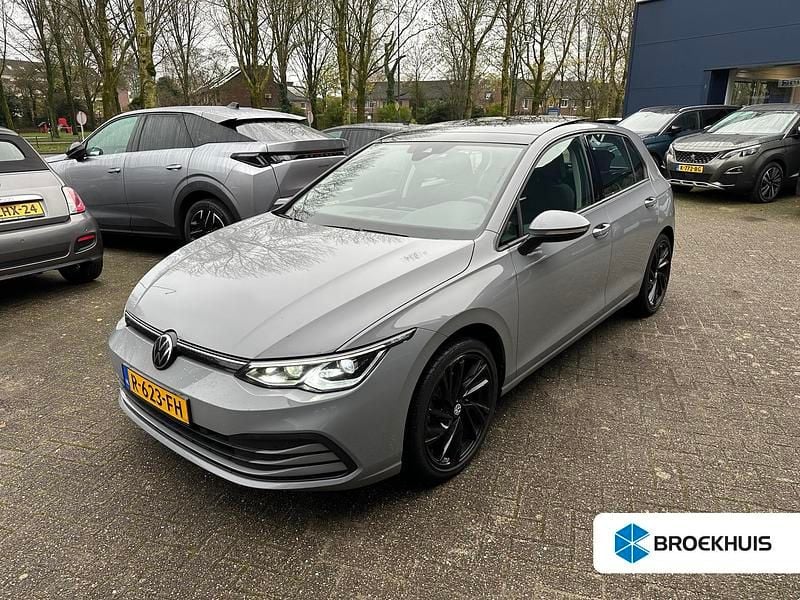 Grijs Gebruikt 2021 VW Golf VIII Style Hatchback | € 25.395 (Eerlijke prijs) - Afbeelding 1/4