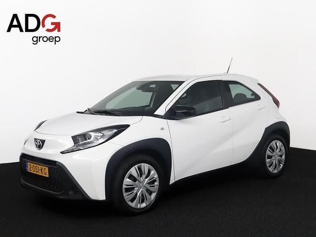 Wit Occasion 2024 Toyota Aygo X Play SUV | € 16.400 (Eerlijke prijs) - Afbeelding 1/4