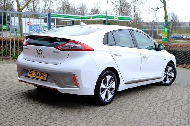 Occasion Hyundai Ioniq Comfort 88 kW (120 PK) 2017 Wit Hatchback