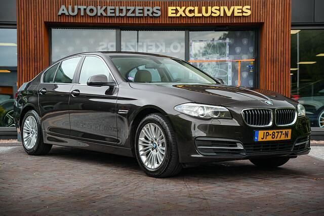 Bruin Gebruikt 2016 BMW 520 Sedan | € 16.900 (Eerlijke prijs) - Afbeelding 1/4