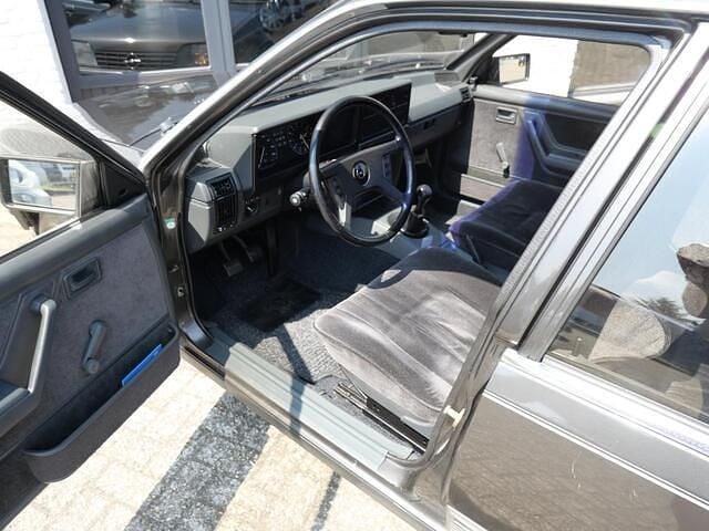 Occasion Opel Rekord S 90 PK (66 kW) 1986 Grijs Sedan