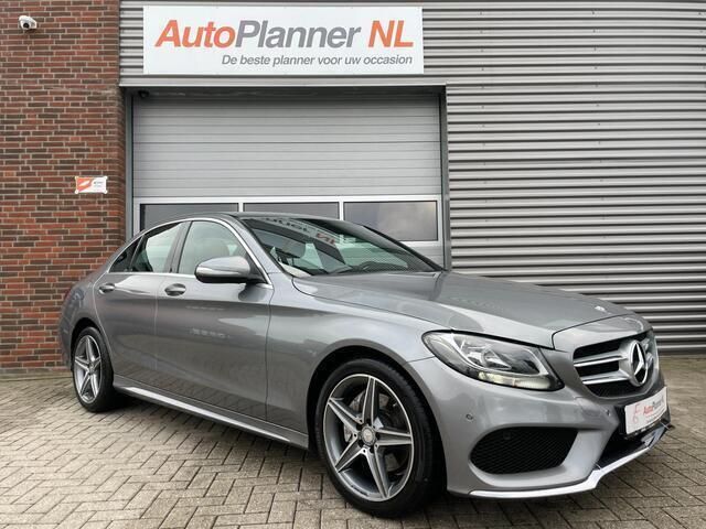 Grijs, metallic lak Gebruikt 2014 Mercedes C200 AMG Sedan | € 17.944 (Goede deal) - Afbeelding 1/4