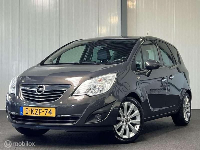 Grijs Gebruikt 2013 Opel Meriva Cosmo MPV | € 6.945 (Iets duurder) - Afbeelding 1/3