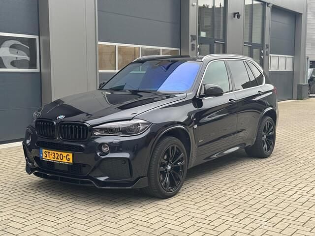 Zwart Gebruikt 2015 BMW X5 Executive SUV | € 20.750 (Goede deal) - Afbeelding 1/4