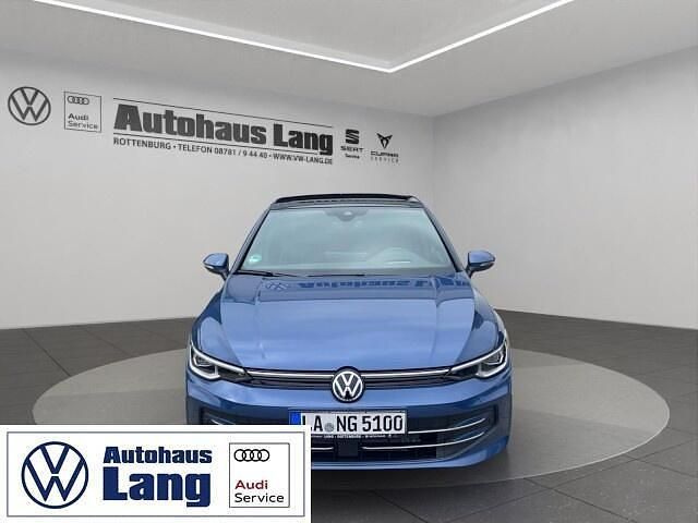 Blauw Occasion 2024 VW Golf VIII Style Hatchback | € 34.849 (Iets duurder) - Afbeelding 1/4