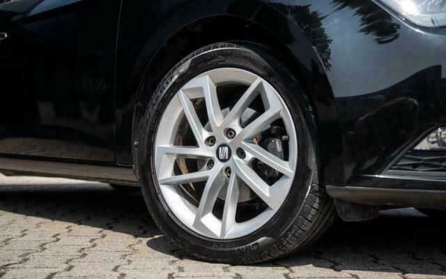 Occasion Seat Leon FR-Line 105 PK (77 kW) 2015 Zwart Hatchback