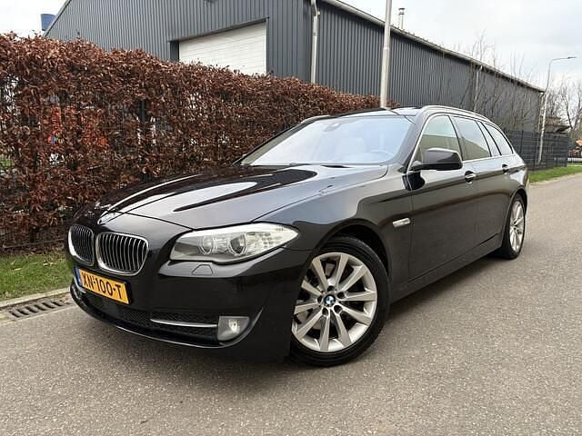 Zwart Gebruikt 2012 BMW 525 Executive Stationwagen | € 8.750 (Super prijs) - Afbeelding 1/4
