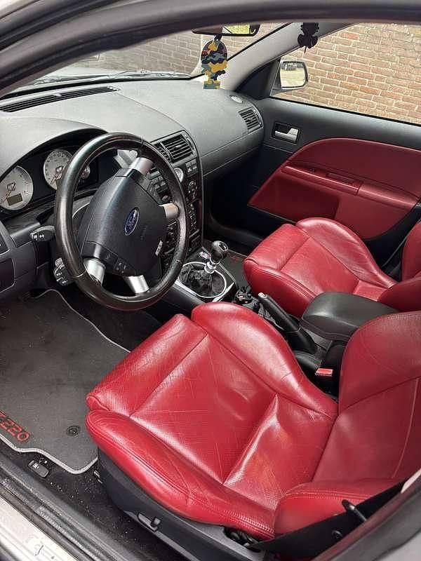 Occasion Ford Mondeo ST 226 PK (166 kW) 2002 Grijs Hatchback