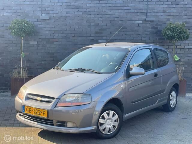 Grijs Gebruikt 2006 Chevrolet Kalos Hatchback | € 1.495 (Eerlijke prijs) - Afbeelding 1/4